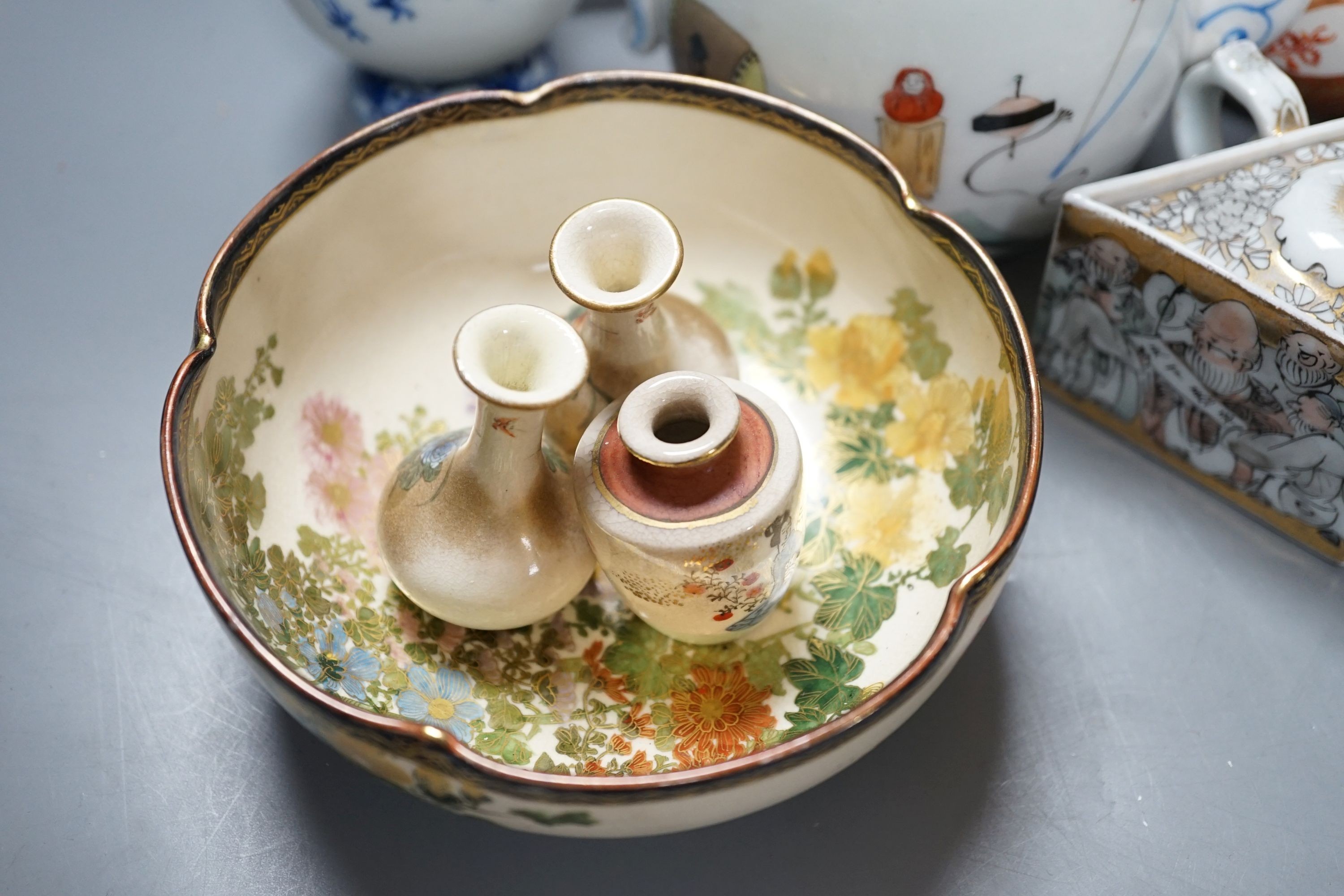 A group of Japanese ceramics 21cm